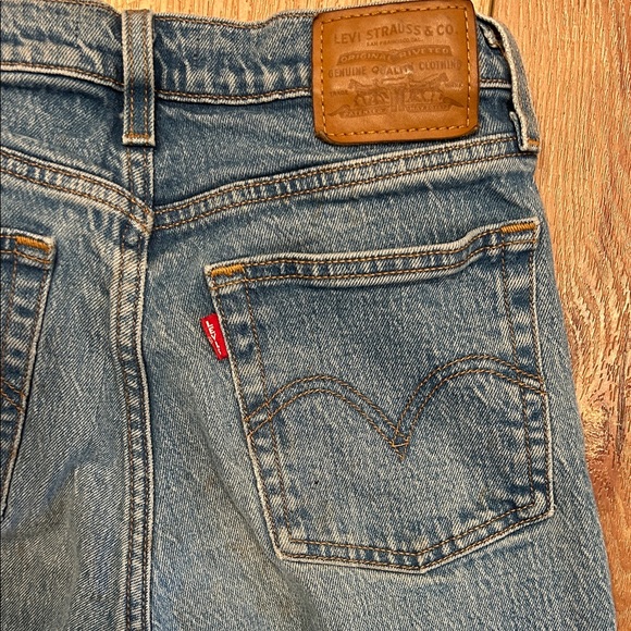 Levi's Women's Straight Blue Jeans - Picture 4 of 4